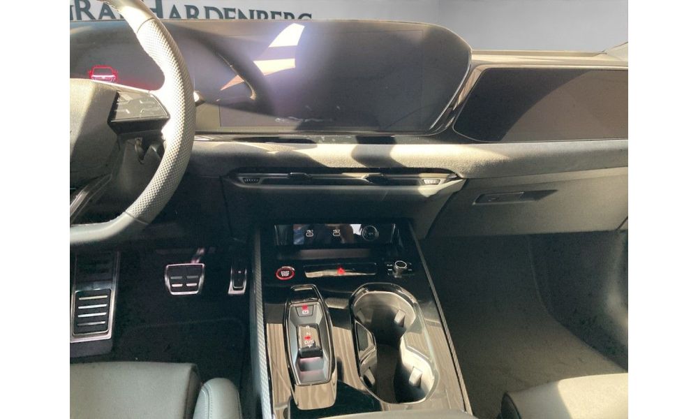 103687