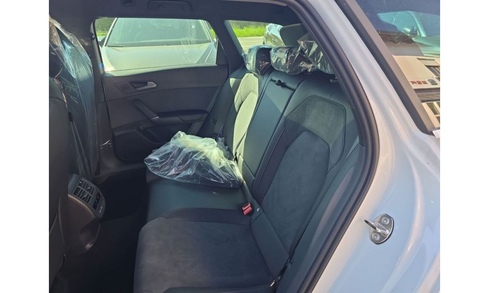 863701