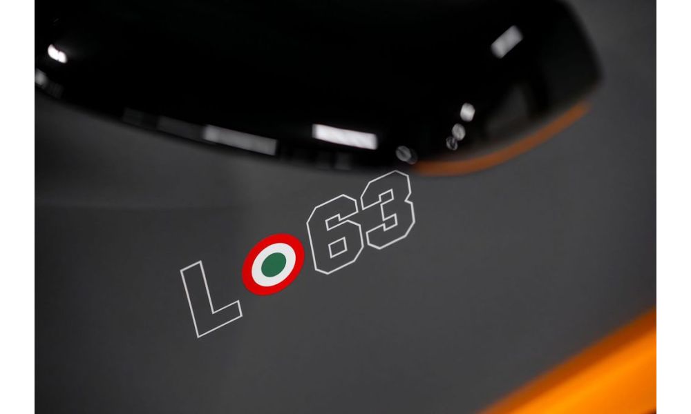 843833
