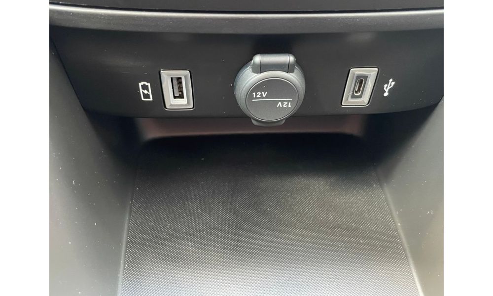 743633