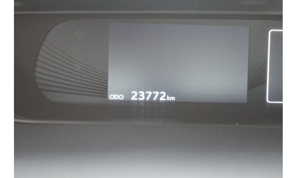 688858