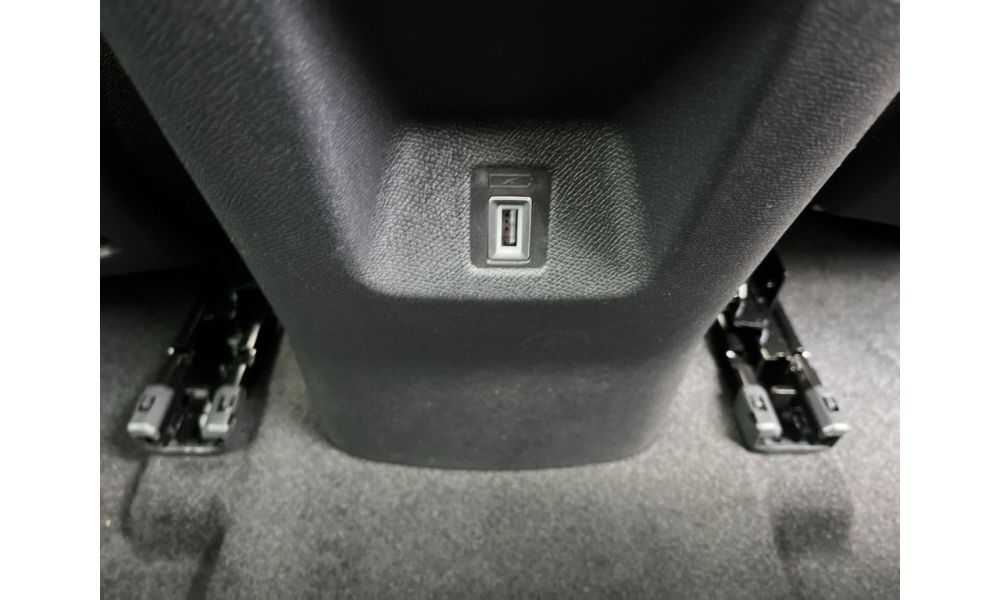 369117