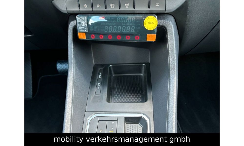 889781