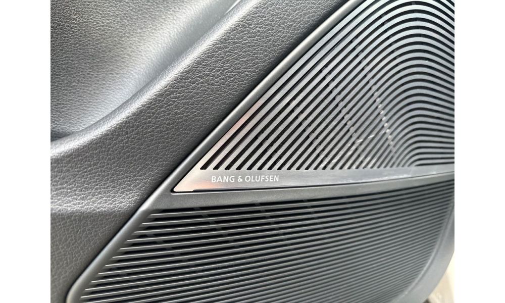 358400