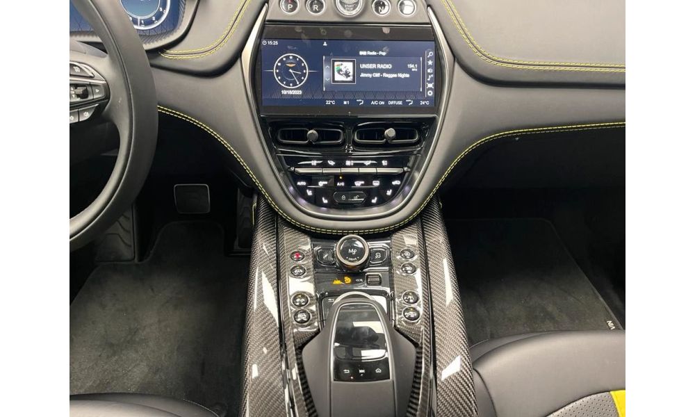 900025