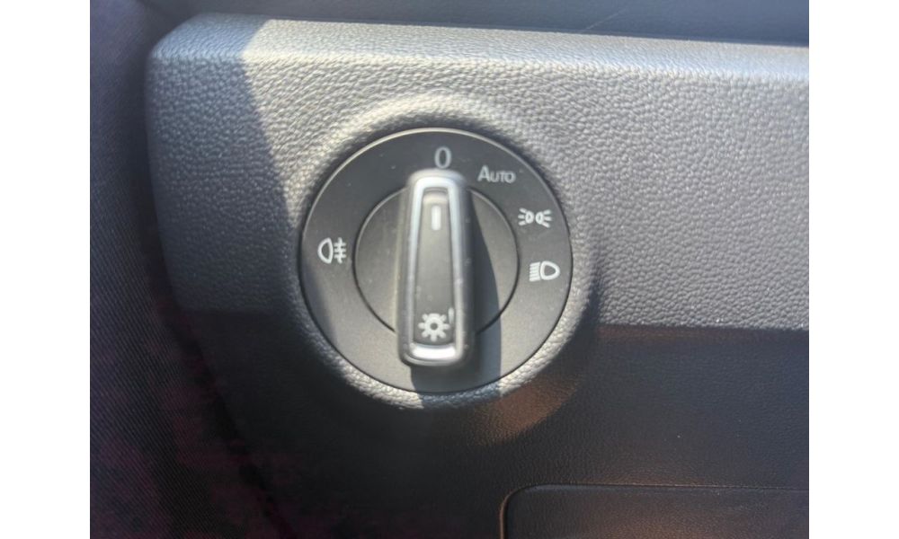 882113