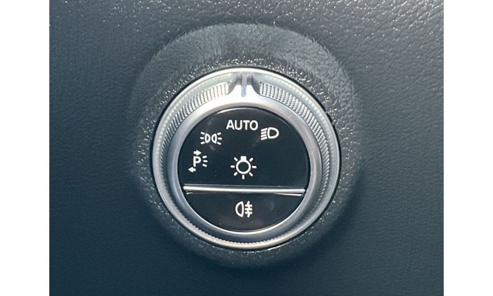 888697
