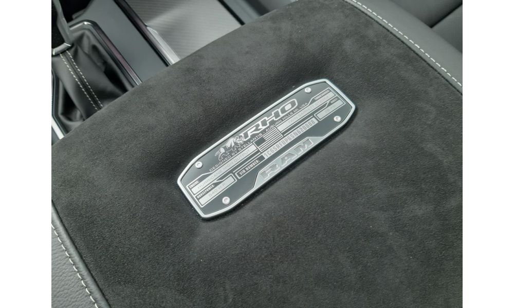 944001