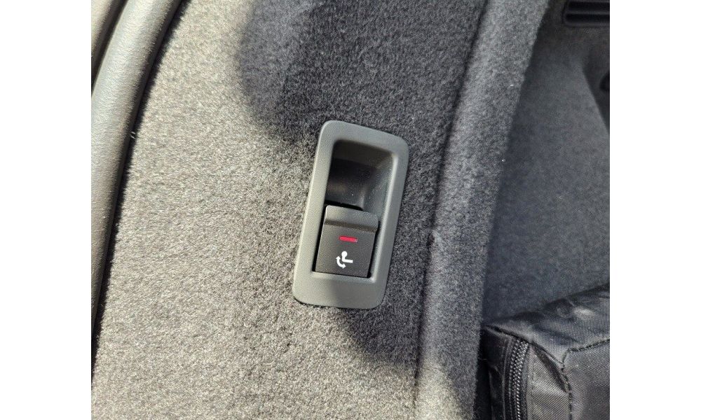 557906