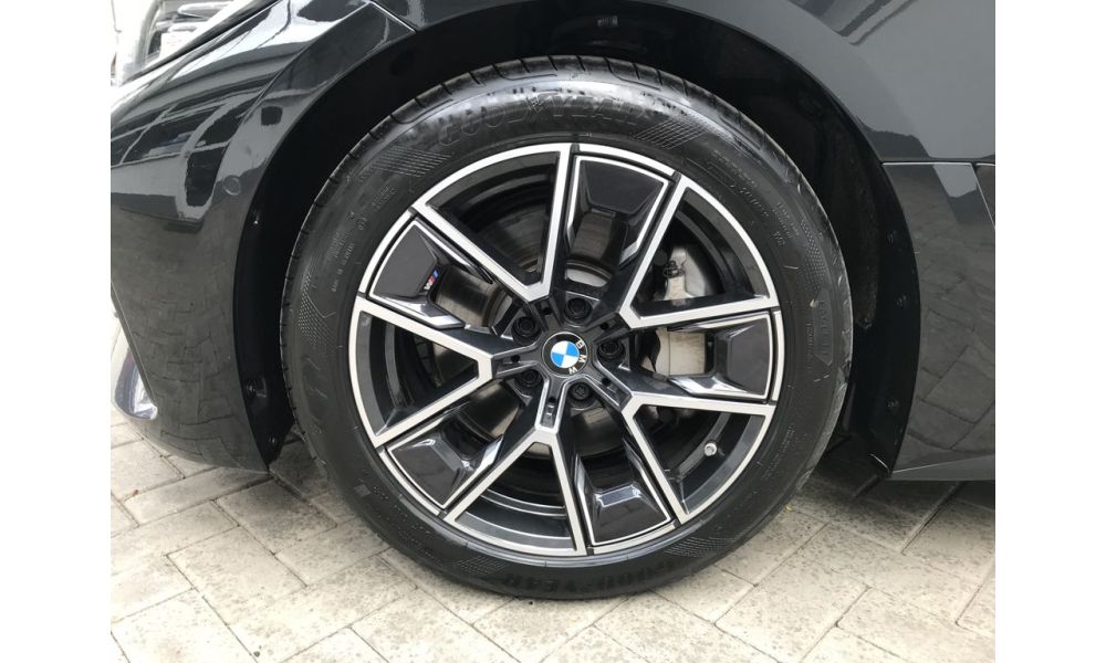 935724