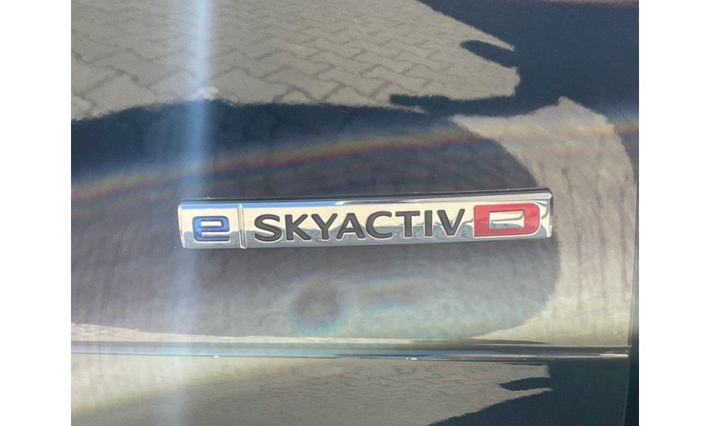 572835