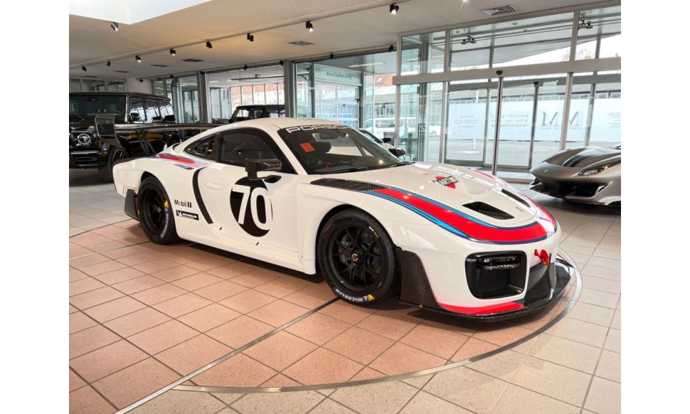 912643