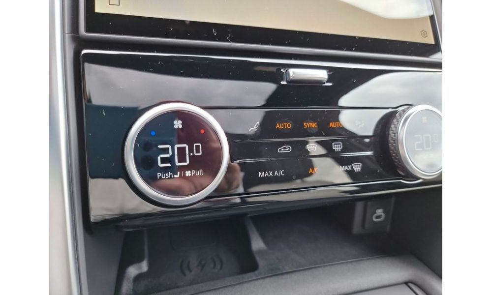 433700