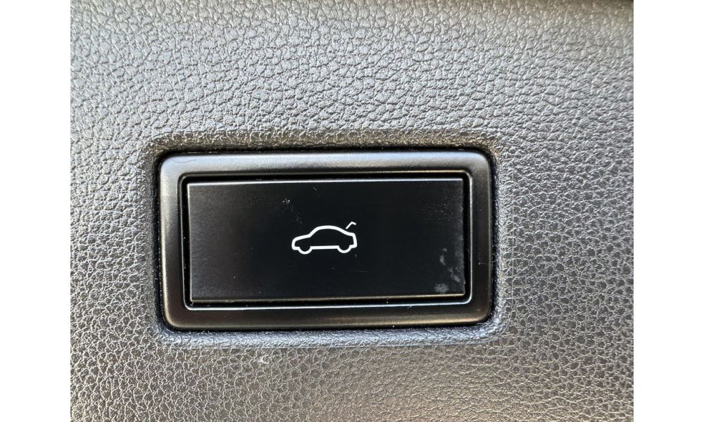 823565