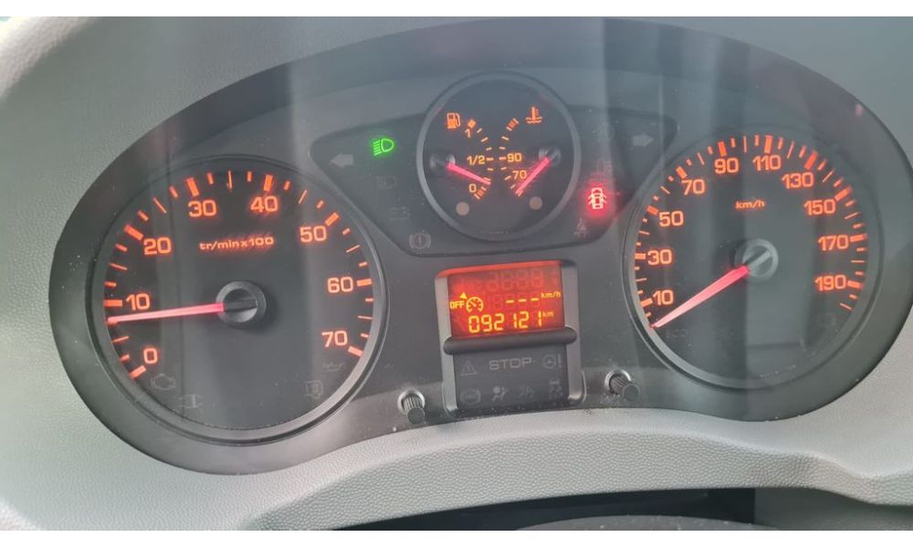 667943