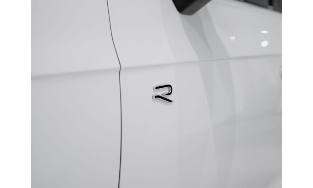 882227