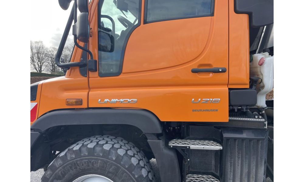 89825