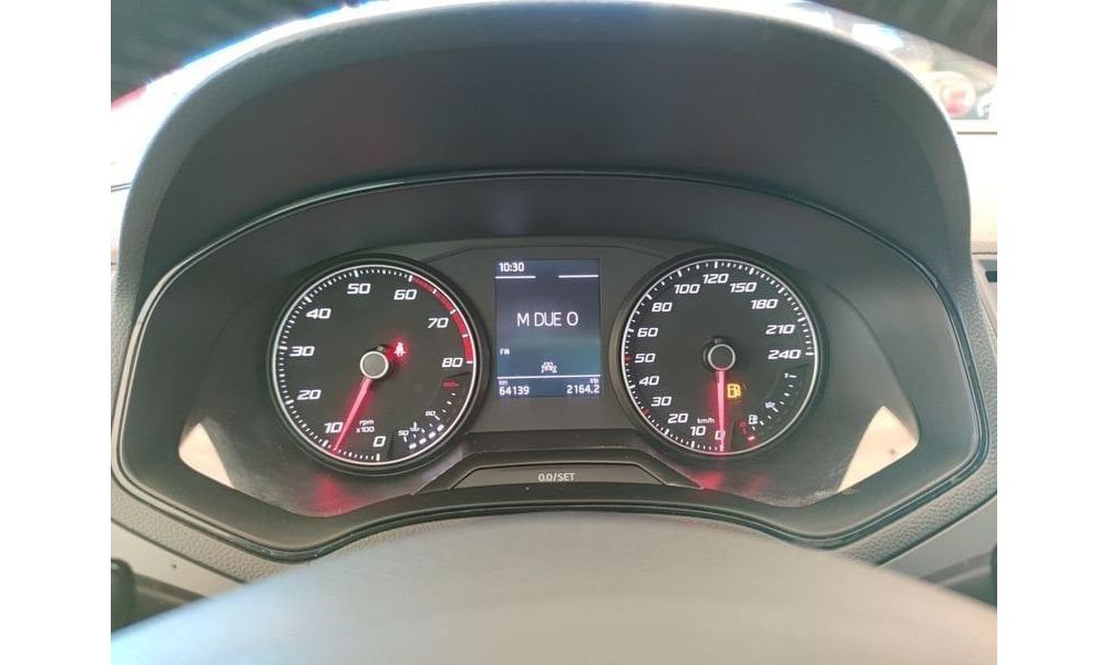 898046