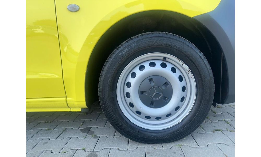 958600