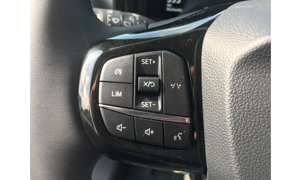 744369