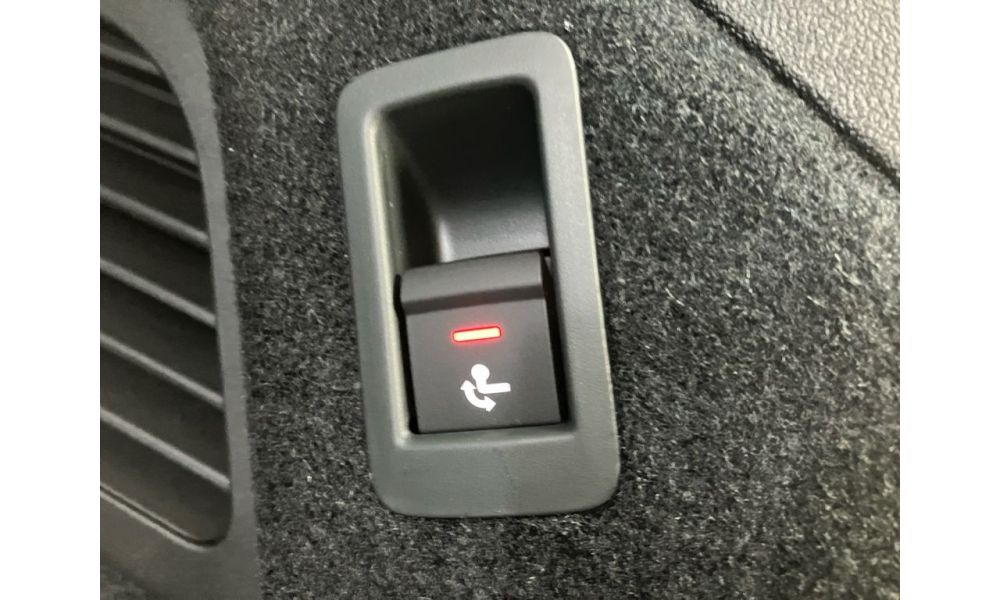 697500
