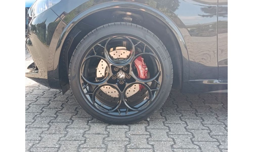 983374