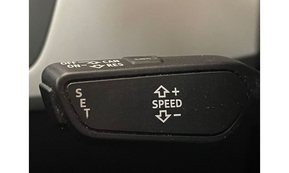 813889