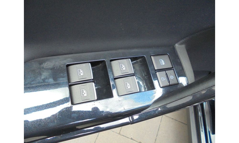 811236