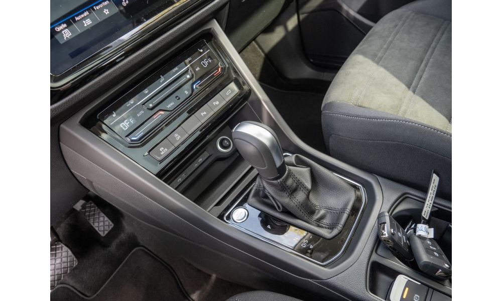 916225