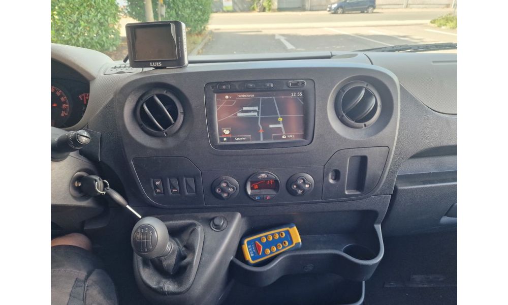 810977