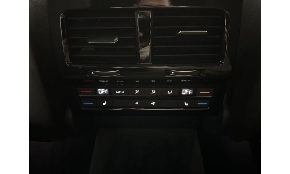861027