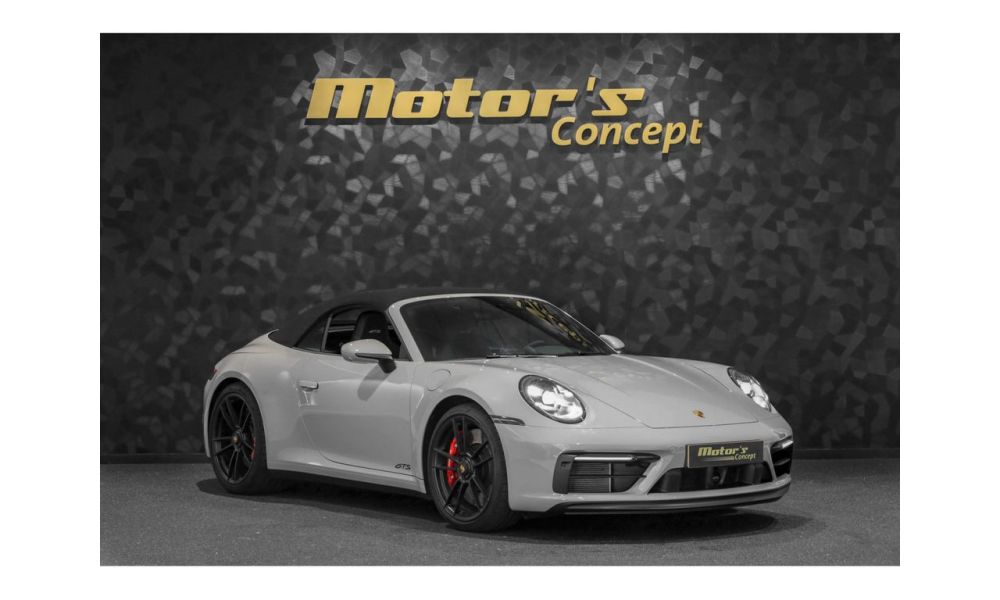 912303