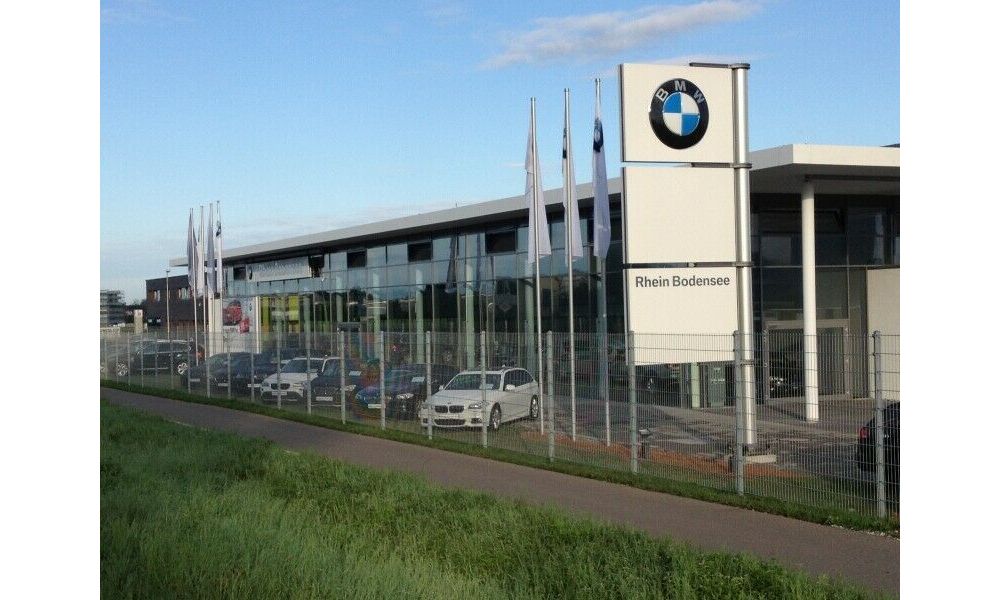 105560
