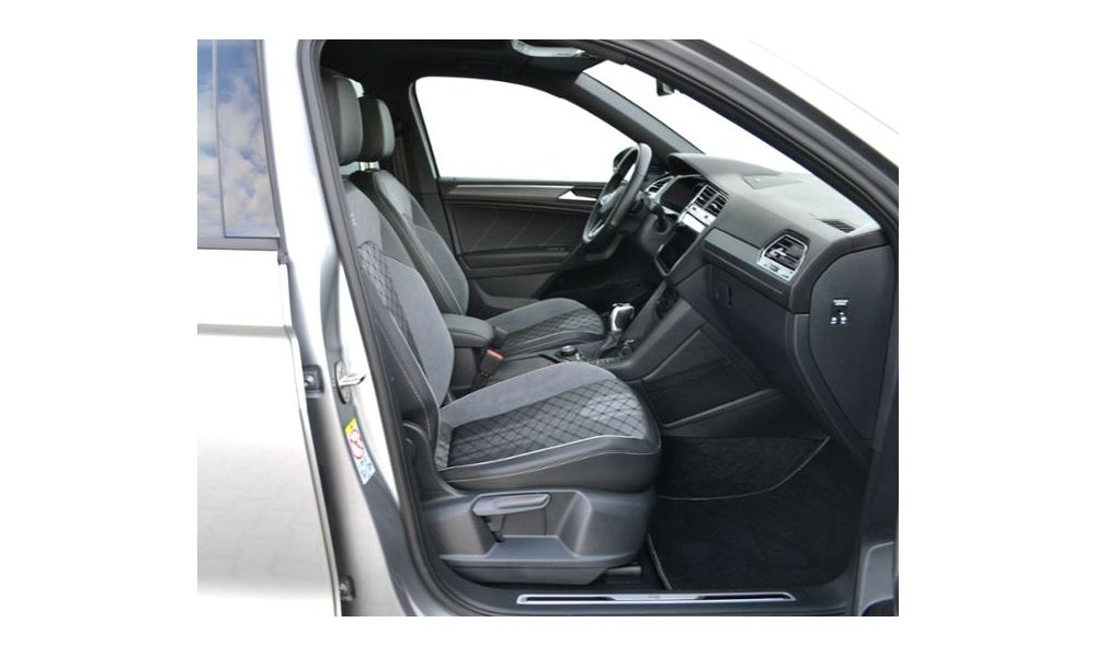 102976