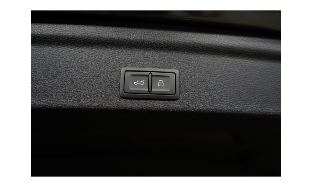 548493