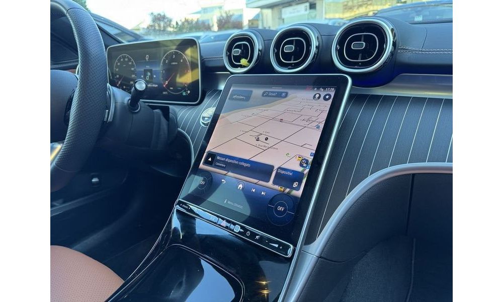 869111