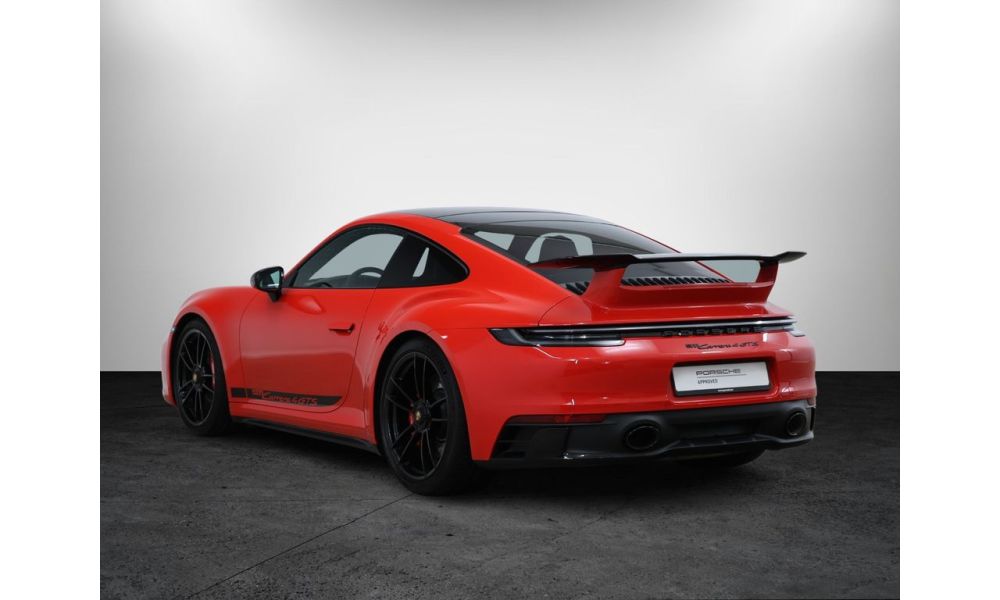911366
