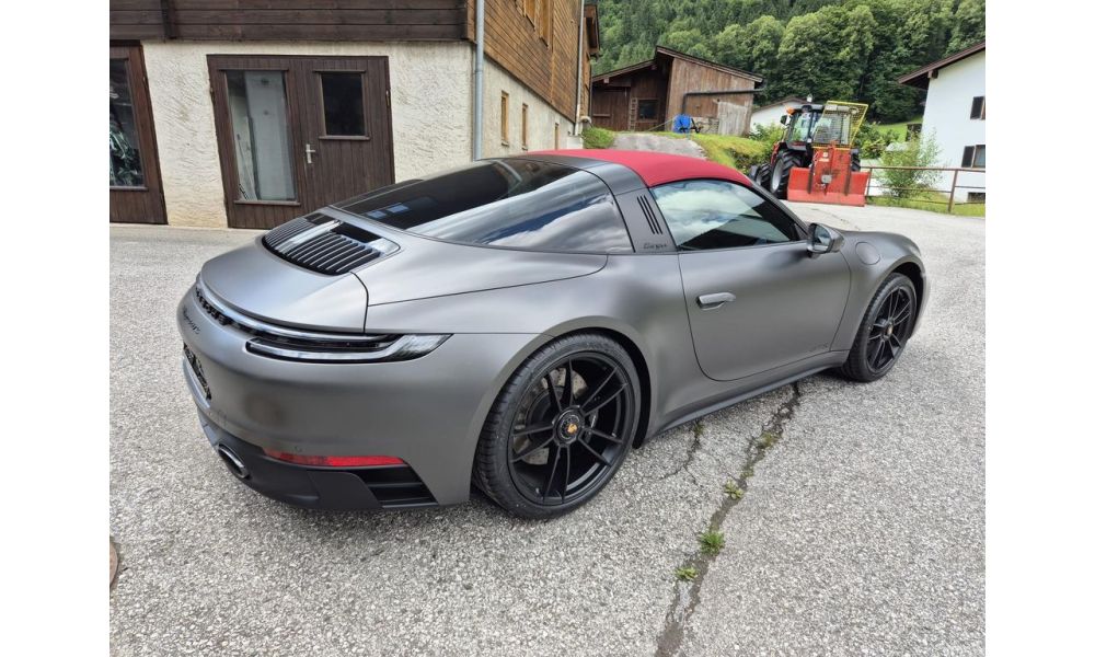 912842