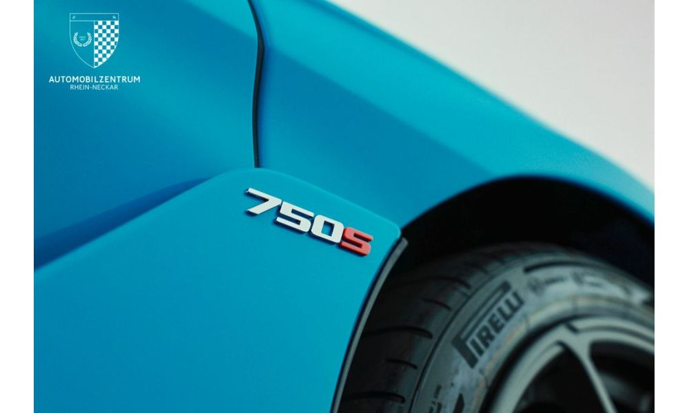 696908