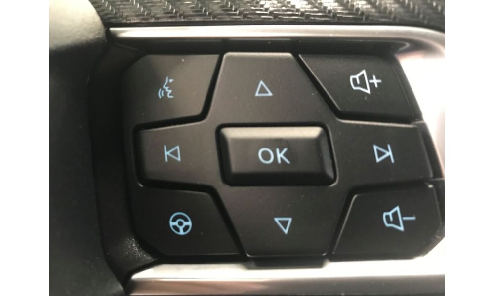 897309