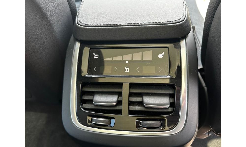 366766