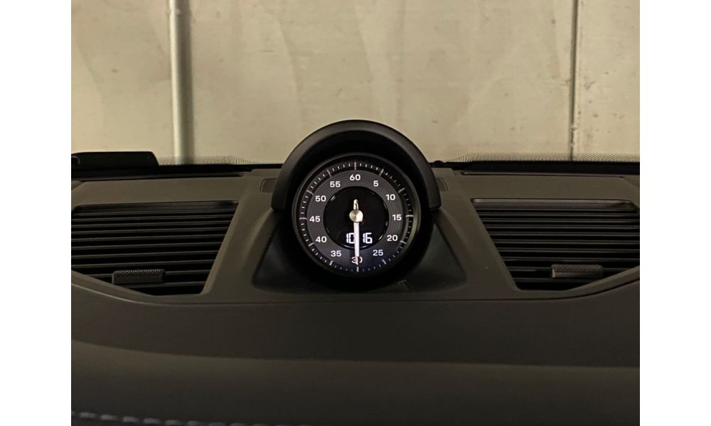 897284