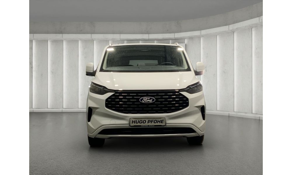 136813