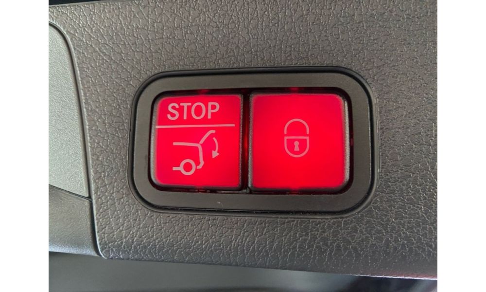 911605