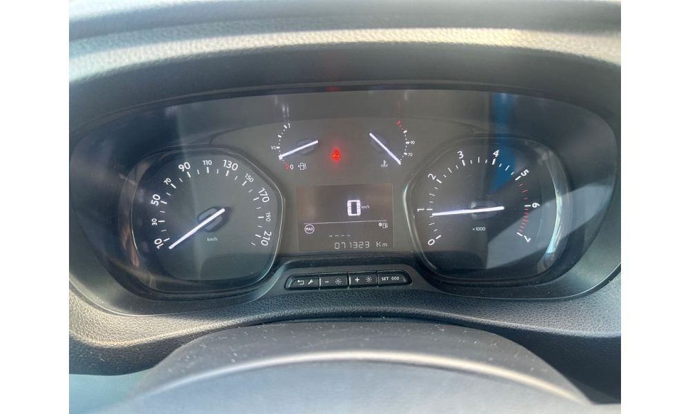 272438