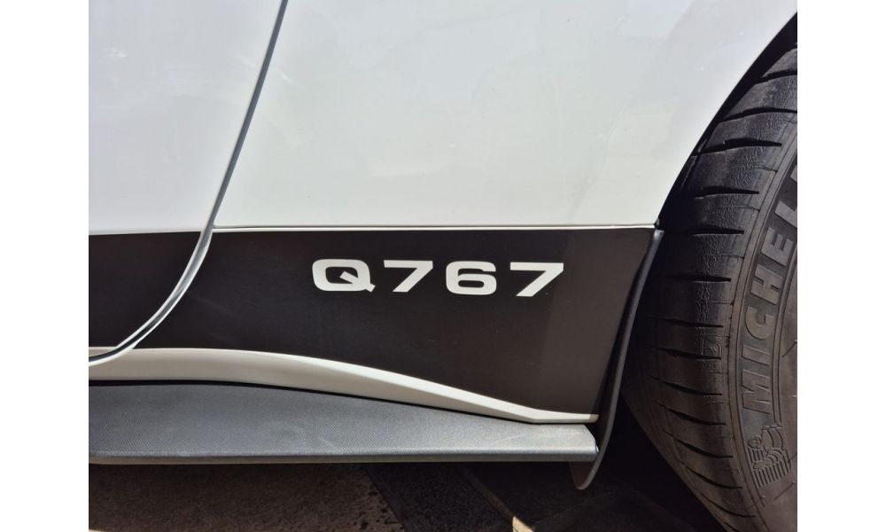 563709