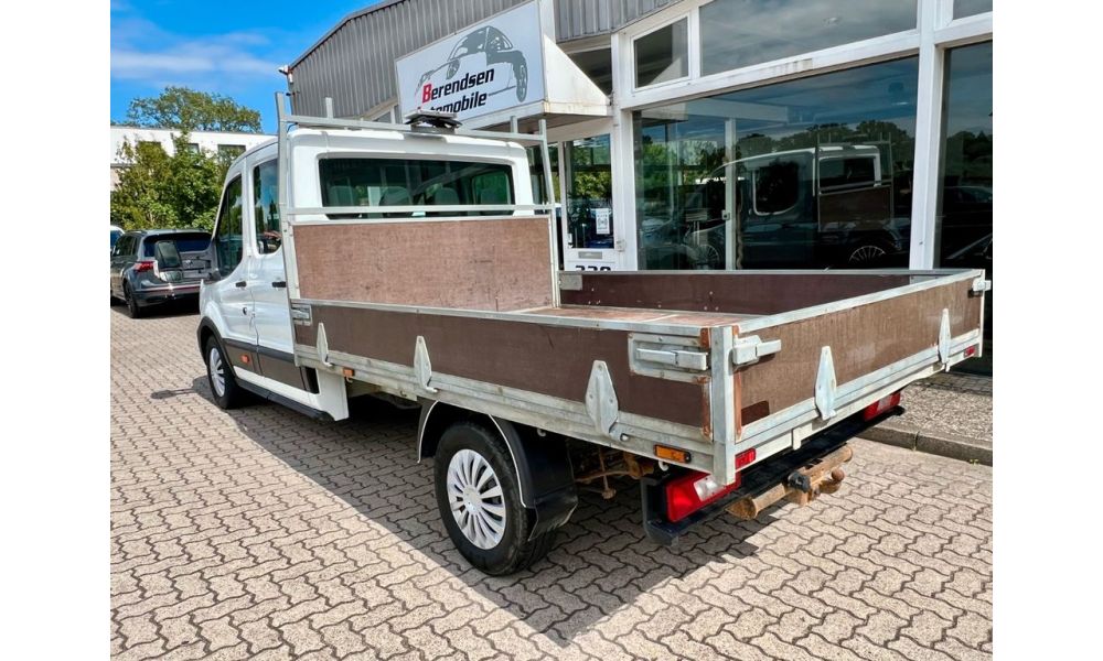 575703