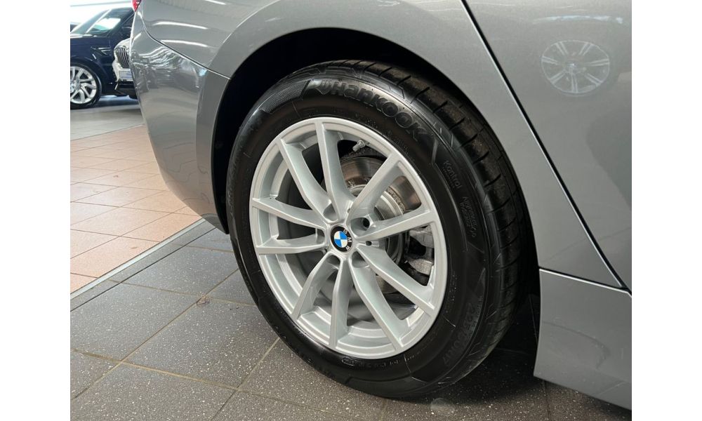 373300
