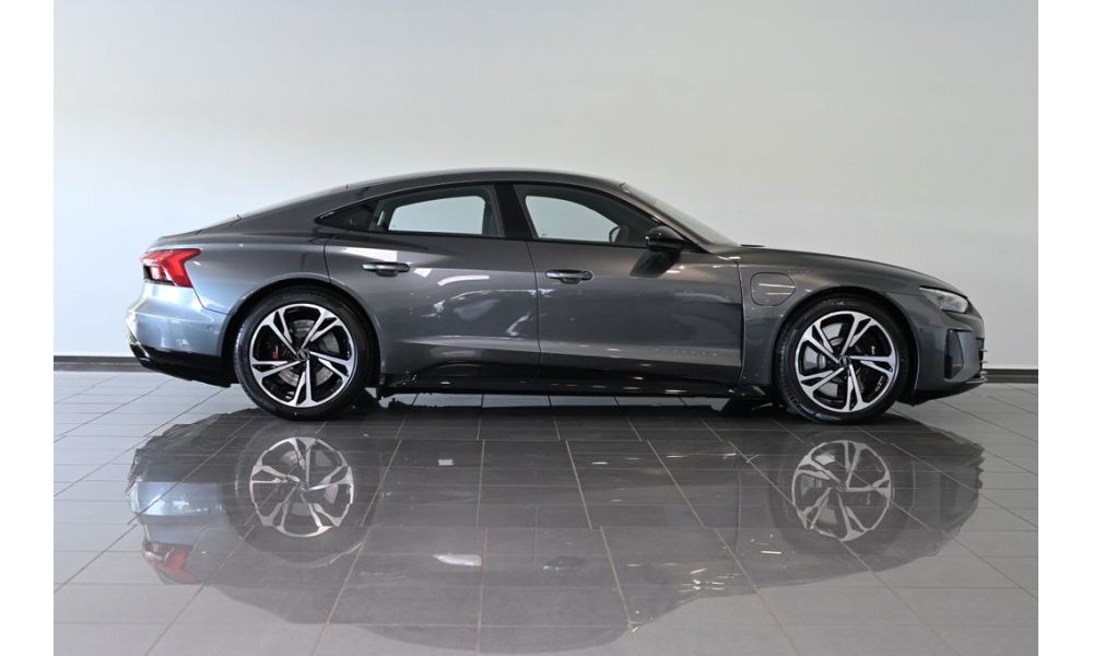 993226