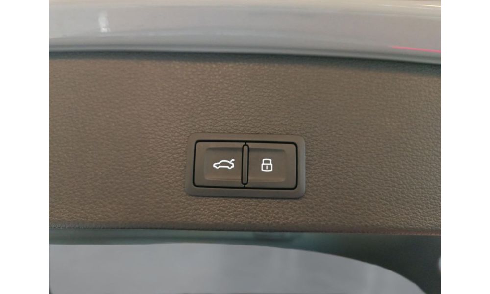 913884